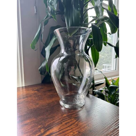 *Value* Gorgeous Tall 10.5" Decorative Centerpiece Glass Flower Vase - Picture 1 of 5